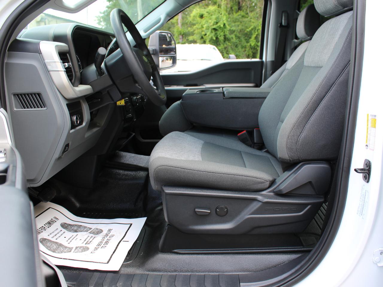 Ford F-350 SD XLT Crew Cab Long Bed DRW 4WD 2025