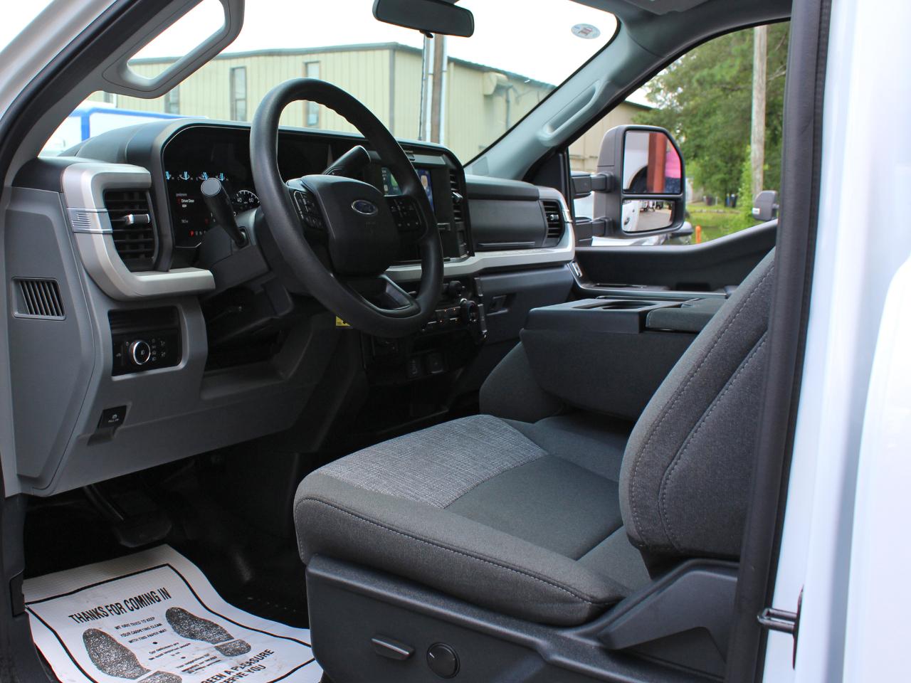 Ford F-350 SD XLT Crew Cab Long Bed DRW 4WD 2025