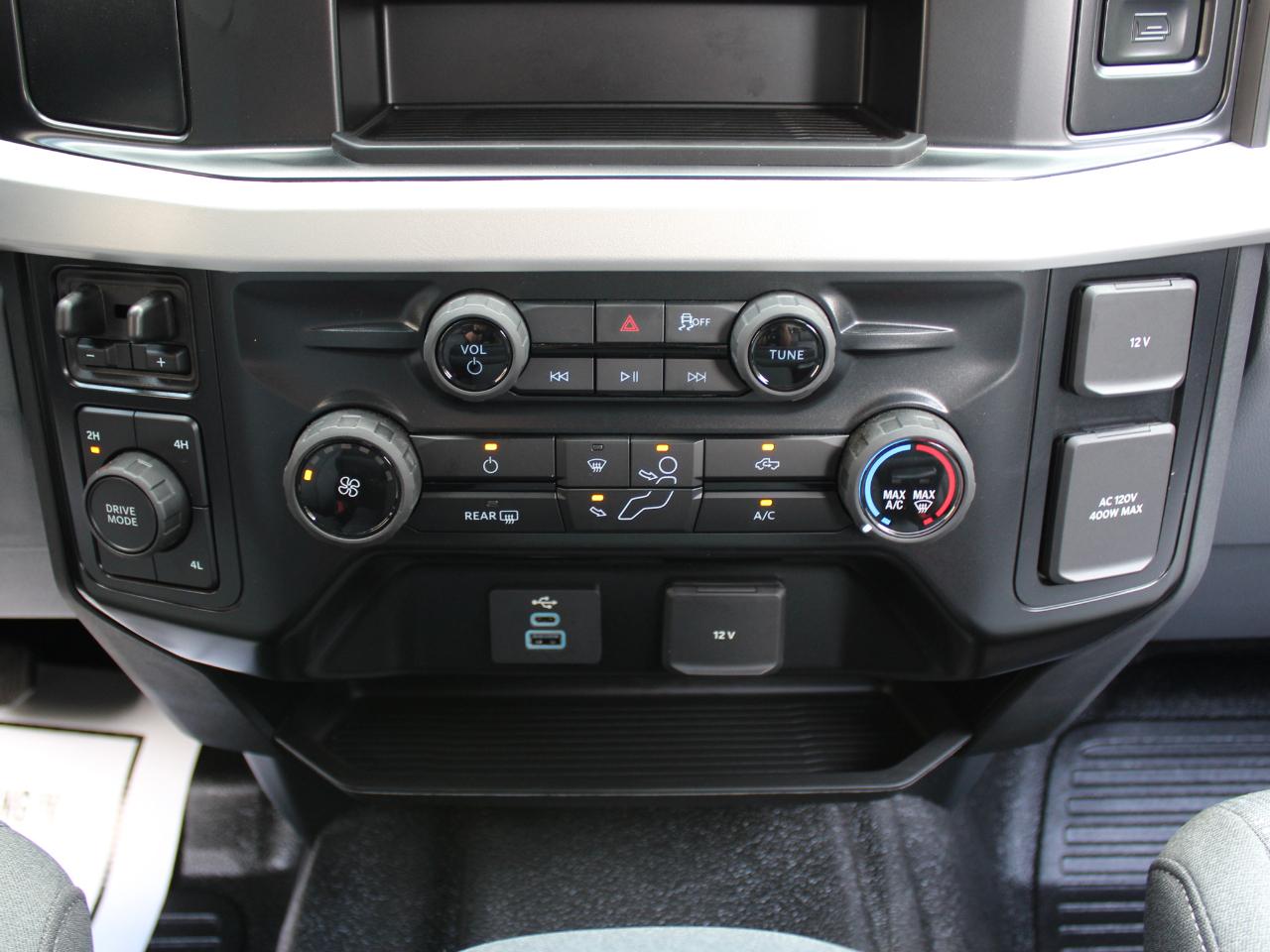 Ford F-350 SD XLT Crew Cab Long Bed DRW 4WD 2025