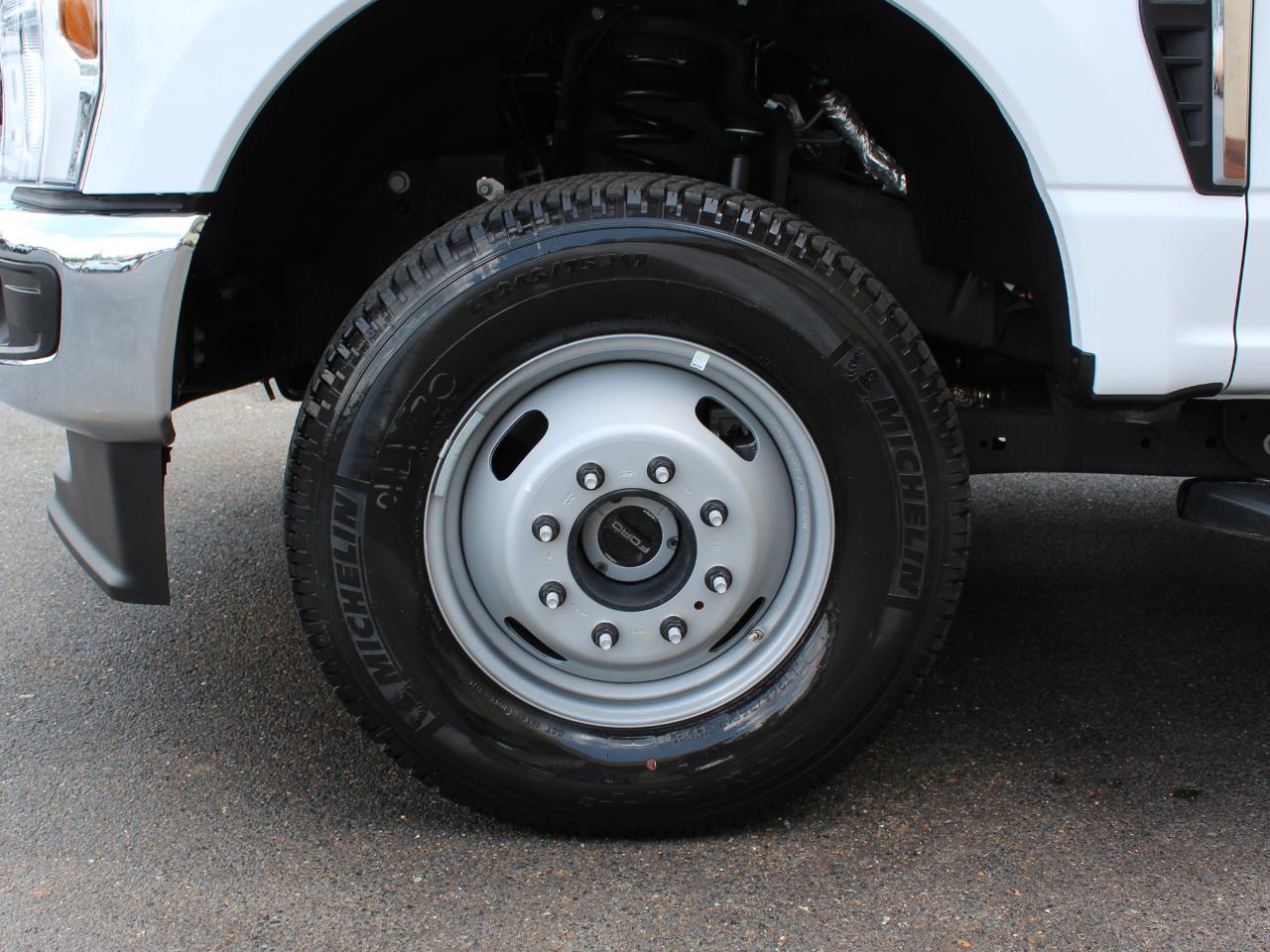Ford F-350 SD XLT Crew Cab Long Bed DRW 4WD 2025