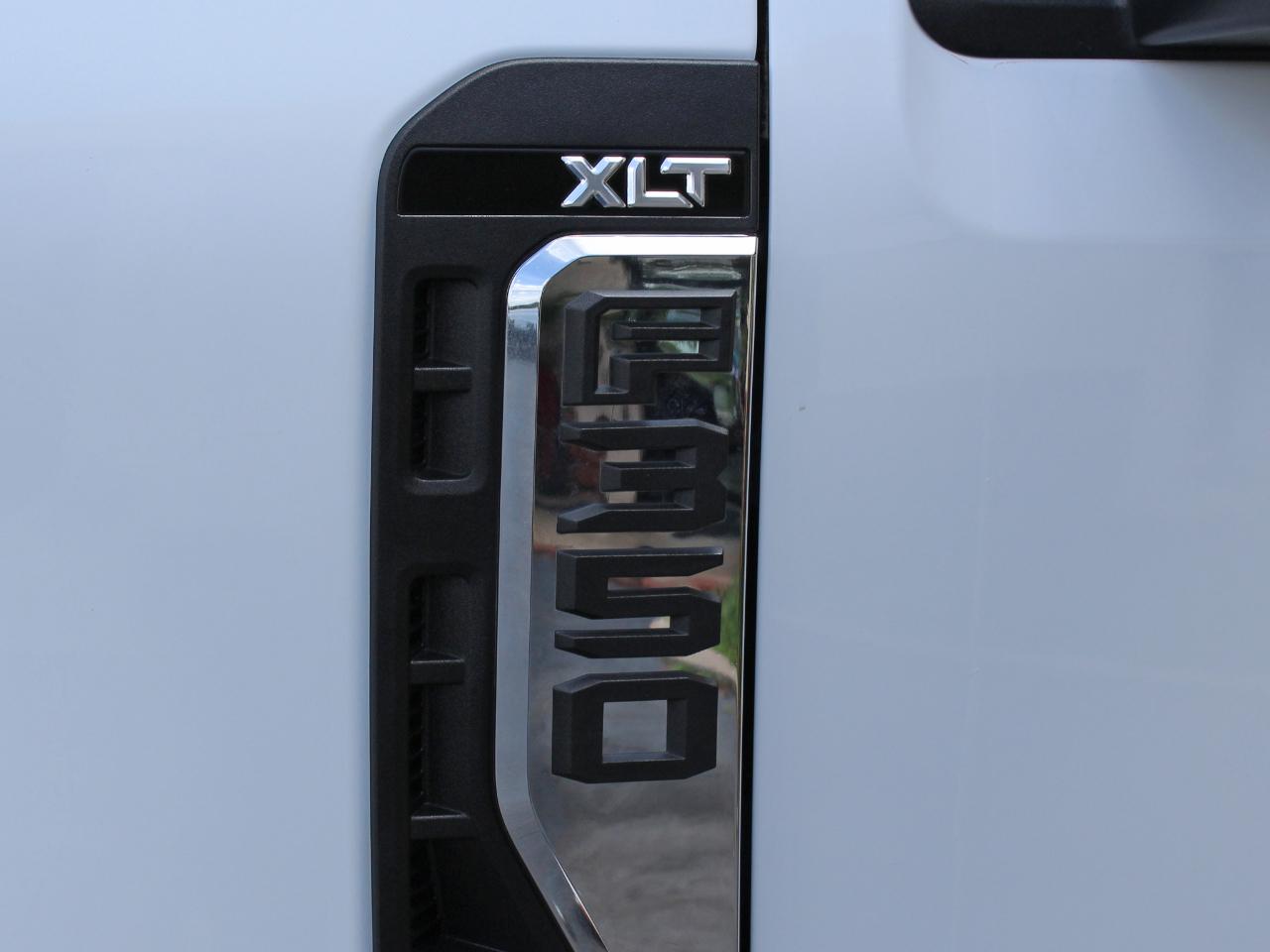 Ford F-350 SD XLT Crew Cab Long Bed DRW 4WD 2025
