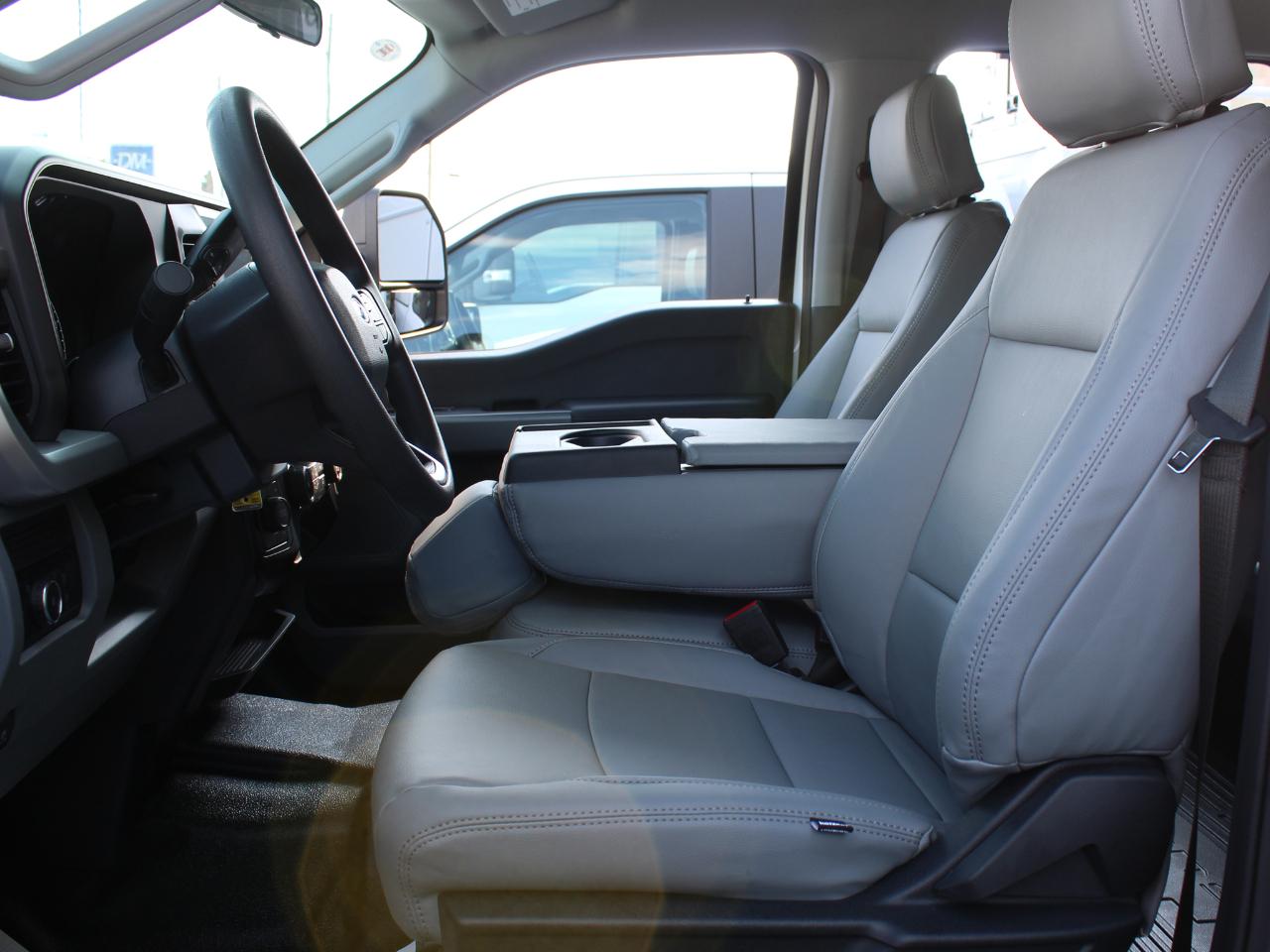 Ford F-350 SD XLT Crew Cab Long Bed DRW 4WD 2025