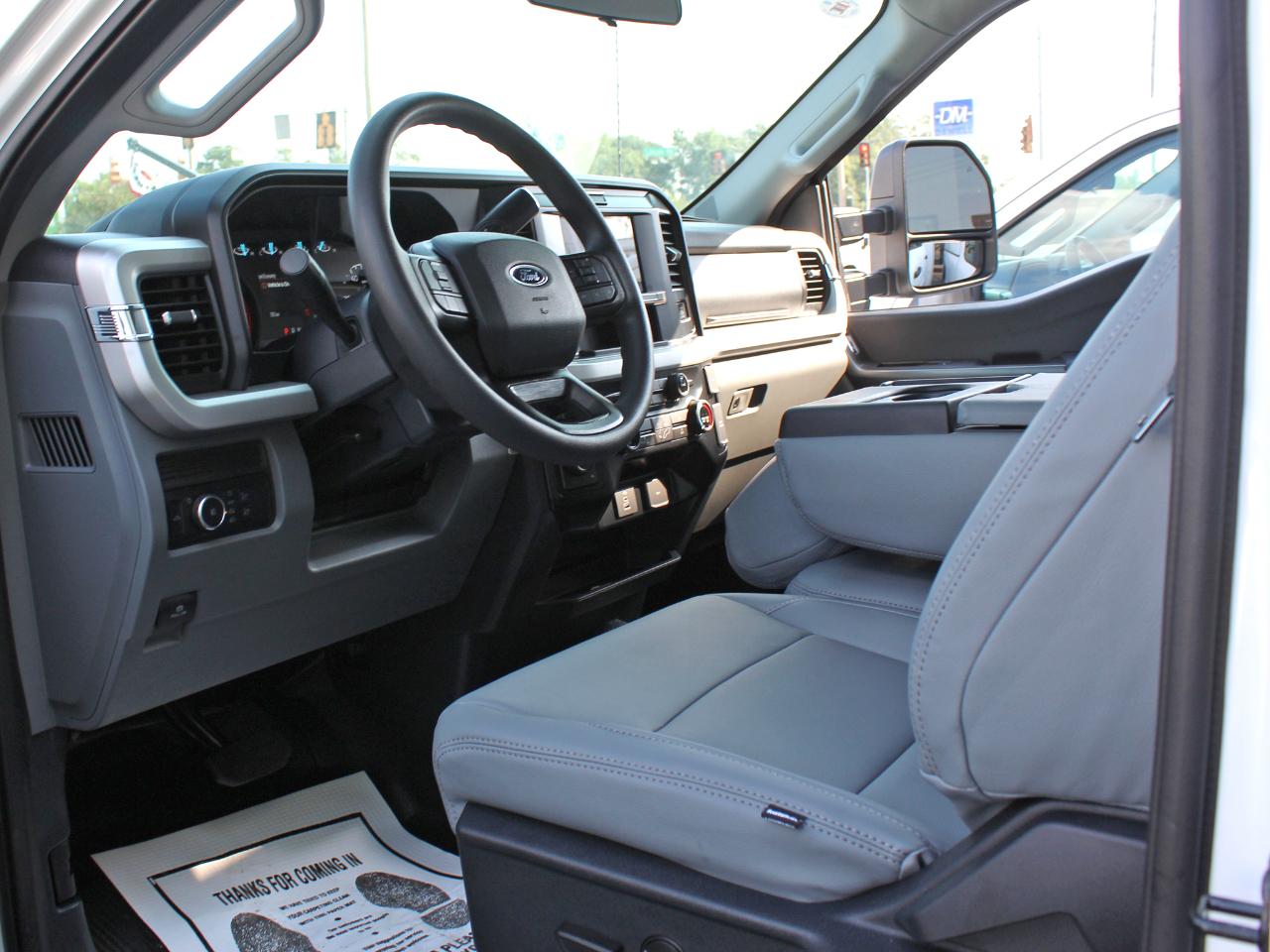 Ford F-350 SD XLT Crew Cab Long Bed DRW 4WD 2025