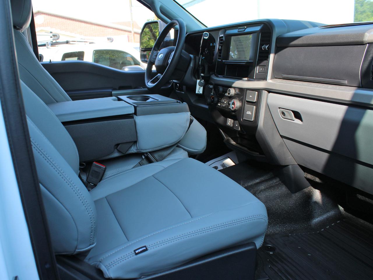 Ford F-350 SD XLT Crew Cab Long Bed DRW 4WD 2025