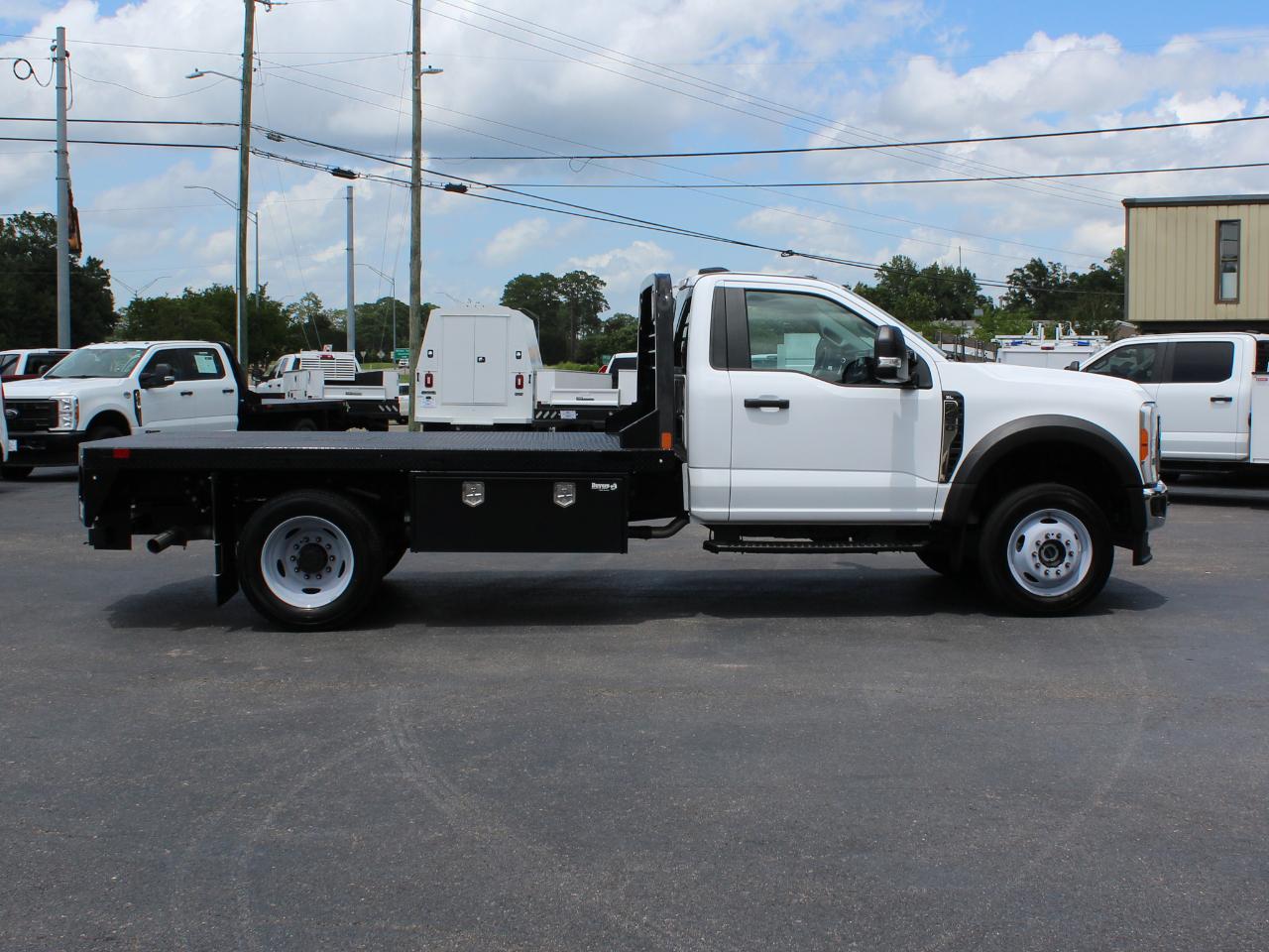 Ford F-450 SD Regular Cab DRW 4WD 2023