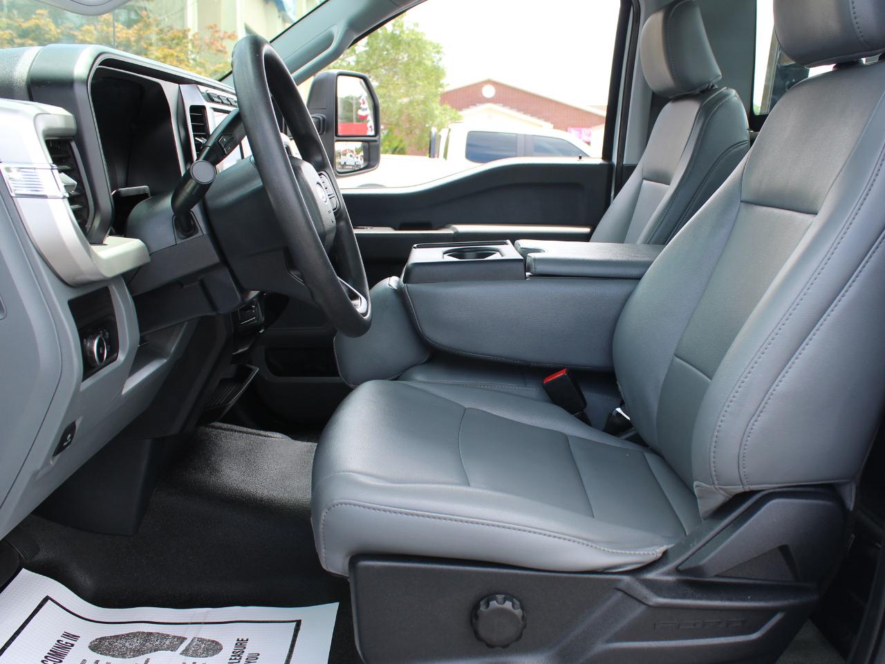 Ford F-450 SD Regular Cab DRW 4WD 2023