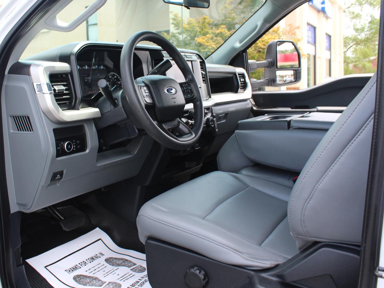 Ford F-450 SD Regular Cab DRW 4WD 2023