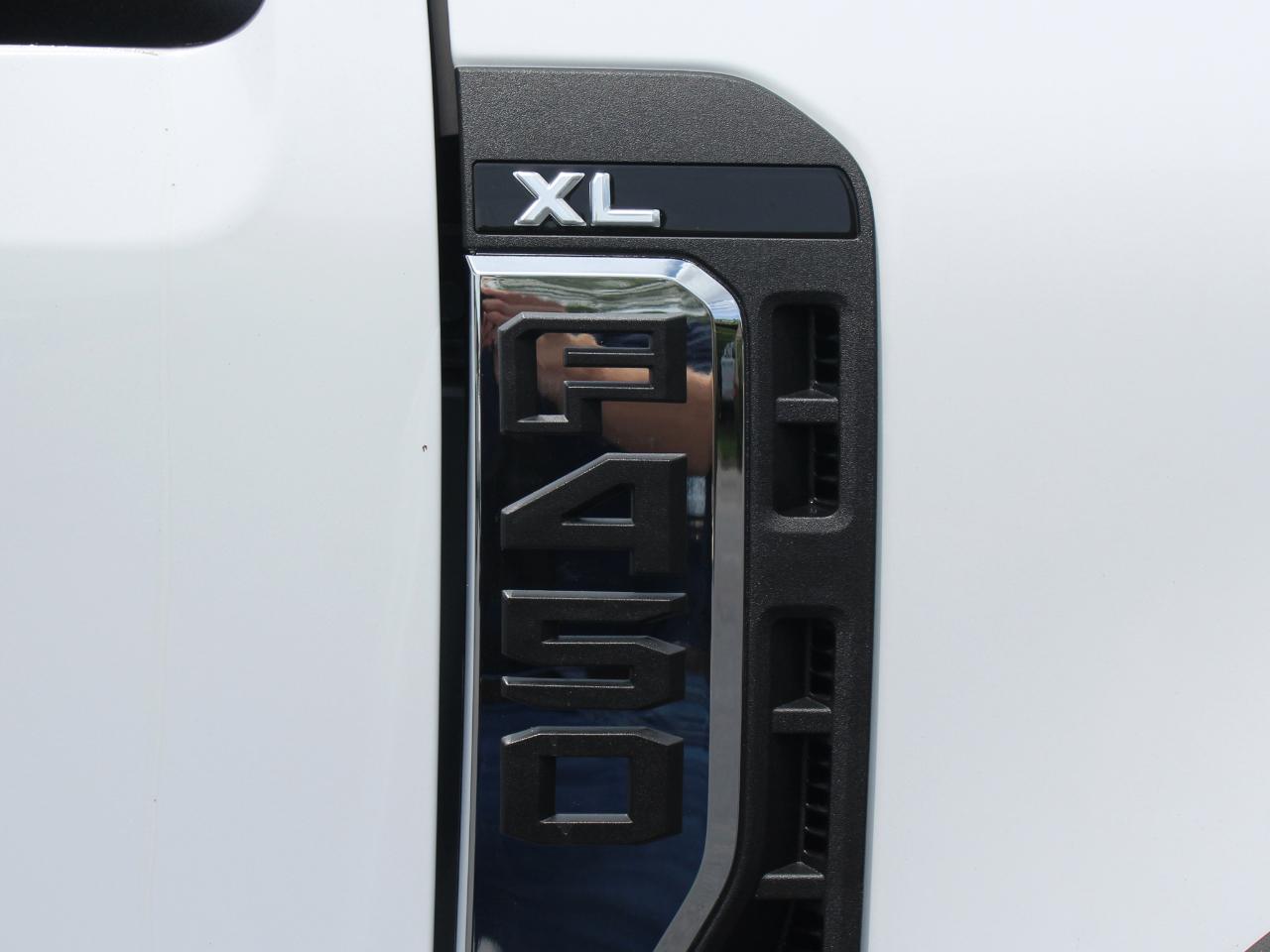 Ford F-450 SD Regular Cab DRW 4WD 2023