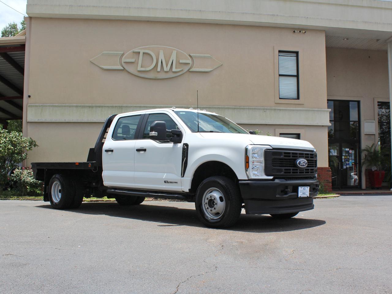 Ford F-350 SD XL Crew Cab Long Bed DRW 4WD 2025