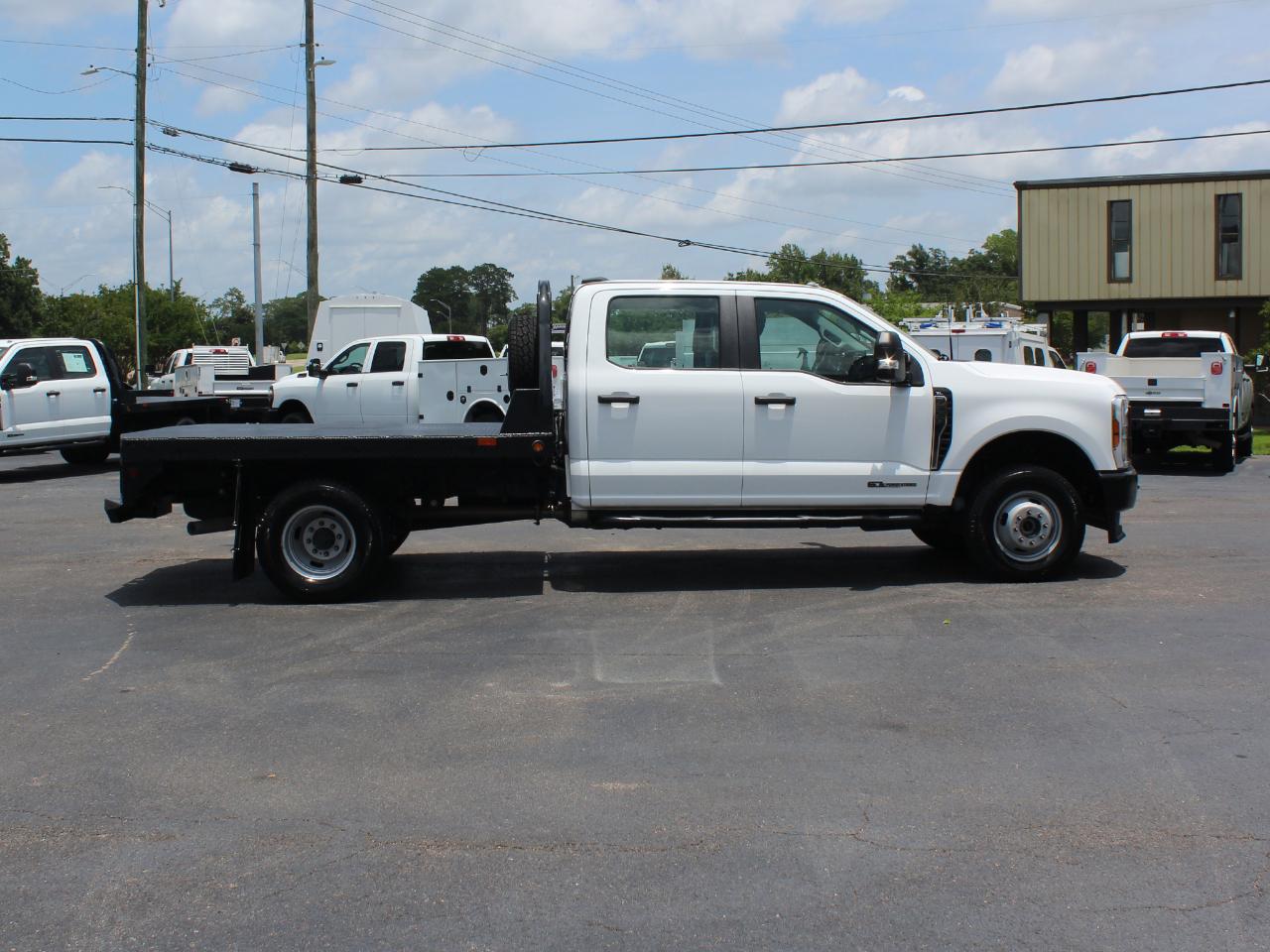 Ford F-350 SD XL Crew Cab Long Bed DRW 4WD 2025