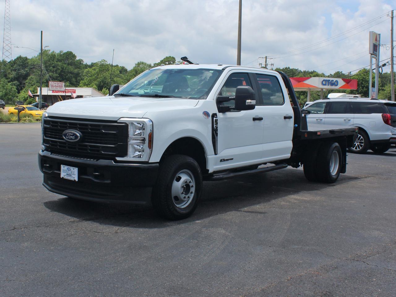 Ford F-350 SD XL Crew Cab Long Bed DRW 4WD 2025