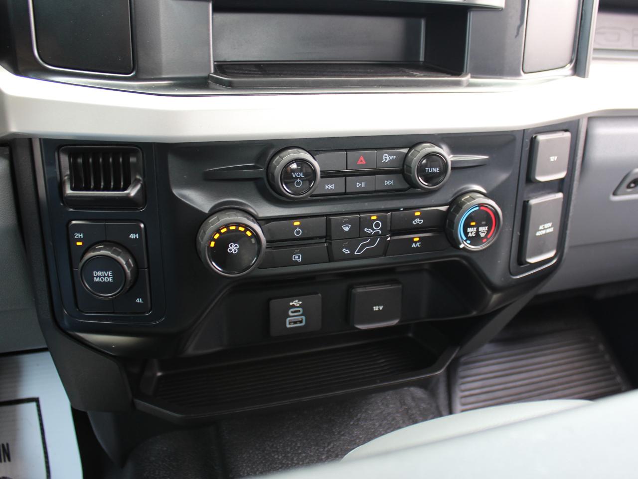 Ford F-350 SD XL Crew Cab Long Bed DRW 4WD 2025