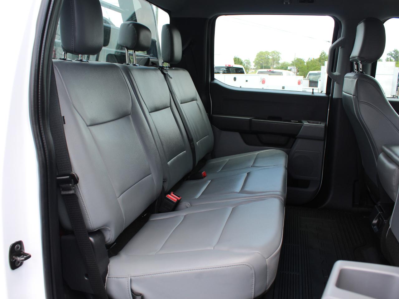 Ford F-350 SD XL Crew Cab Long Bed DRW 4WD 2025