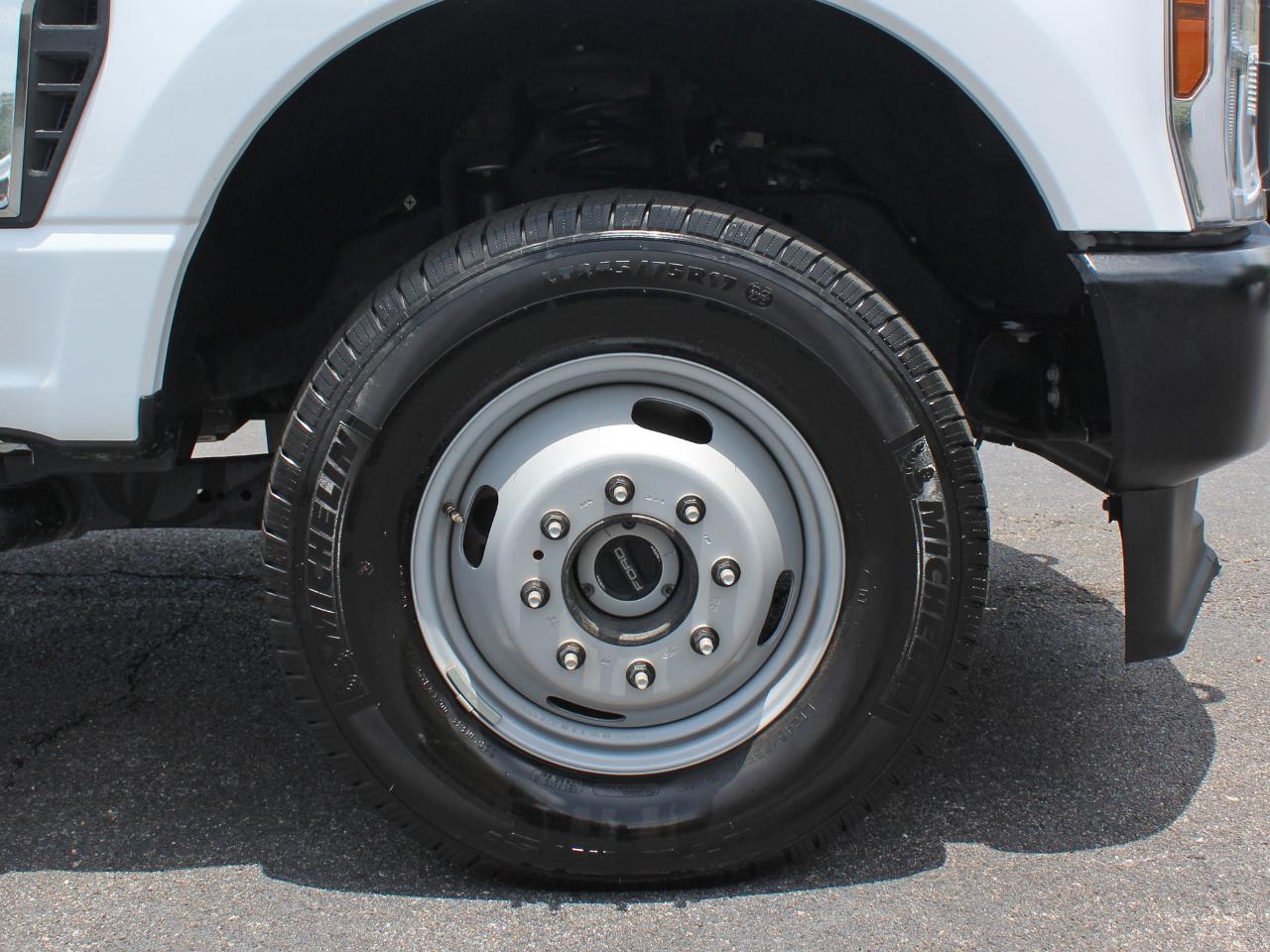 Ford F-350 SD XL Crew Cab Long Bed DRW 4WD 2025