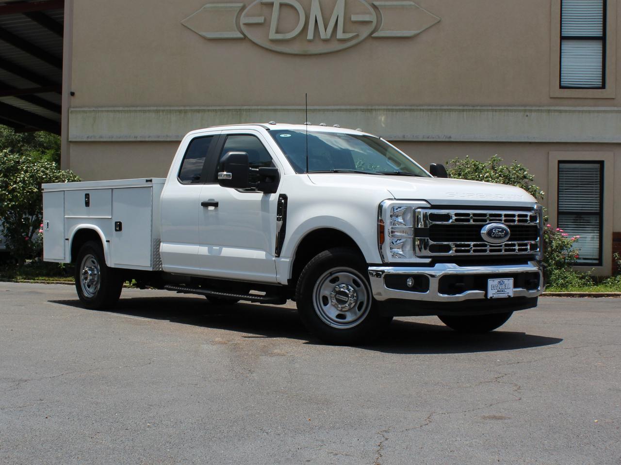 Ford F-350 SD XL SuperCab Long Bed 2WD 2024