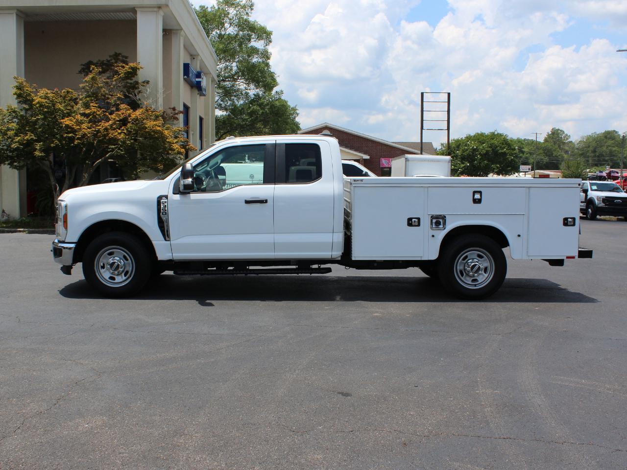 Ford F-350 SD XL SuperCab Long Bed 2WD 2024