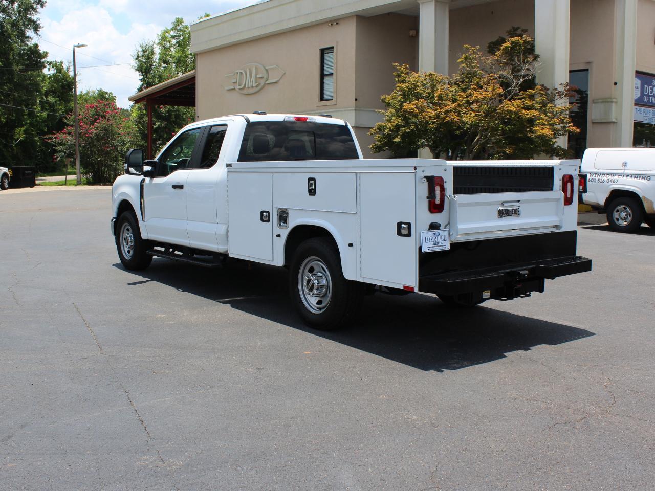Ford F-350 SD XL SuperCab Long Bed 2WD 2024