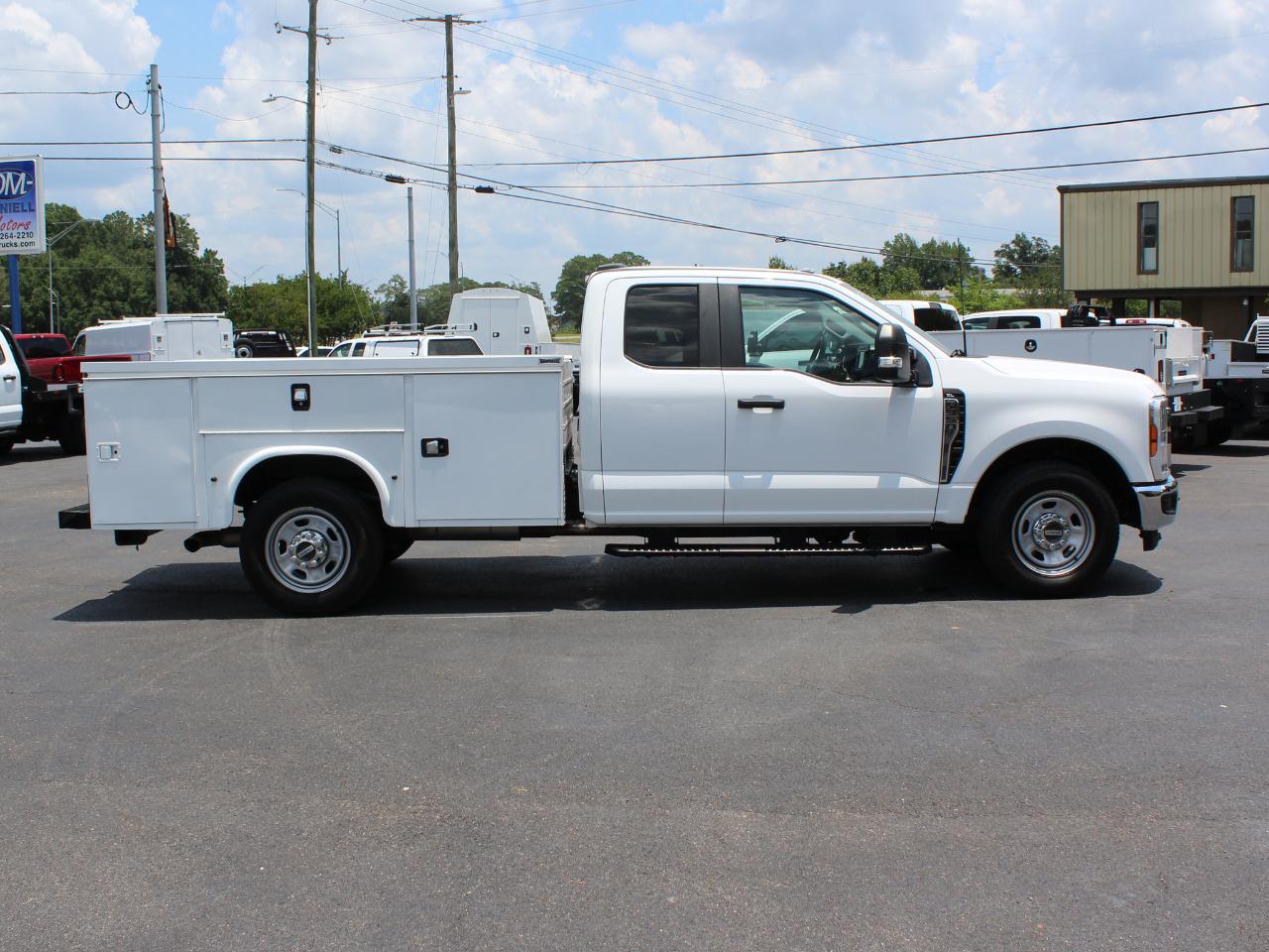 Ford F-350 SD XL SuperCab Long Bed 2WD 2024
