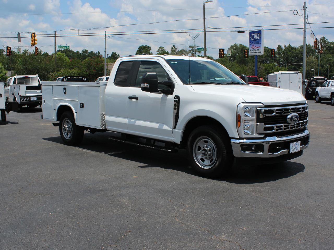 Ford F-350 SD XL SuperCab Long Bed 2WD 2024