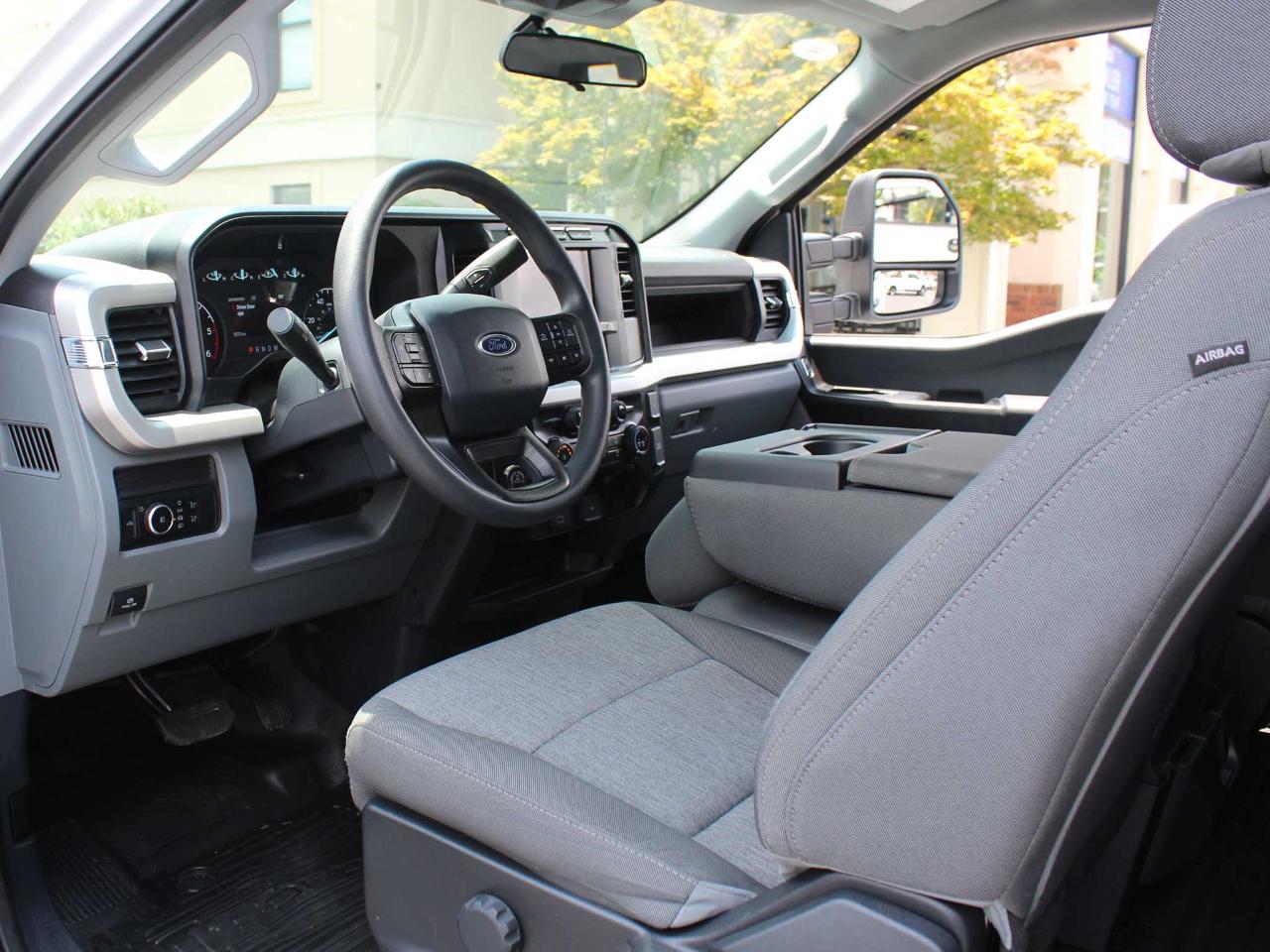 Ford F-350 SD XL SuperCab Long Bed 2WD 2024