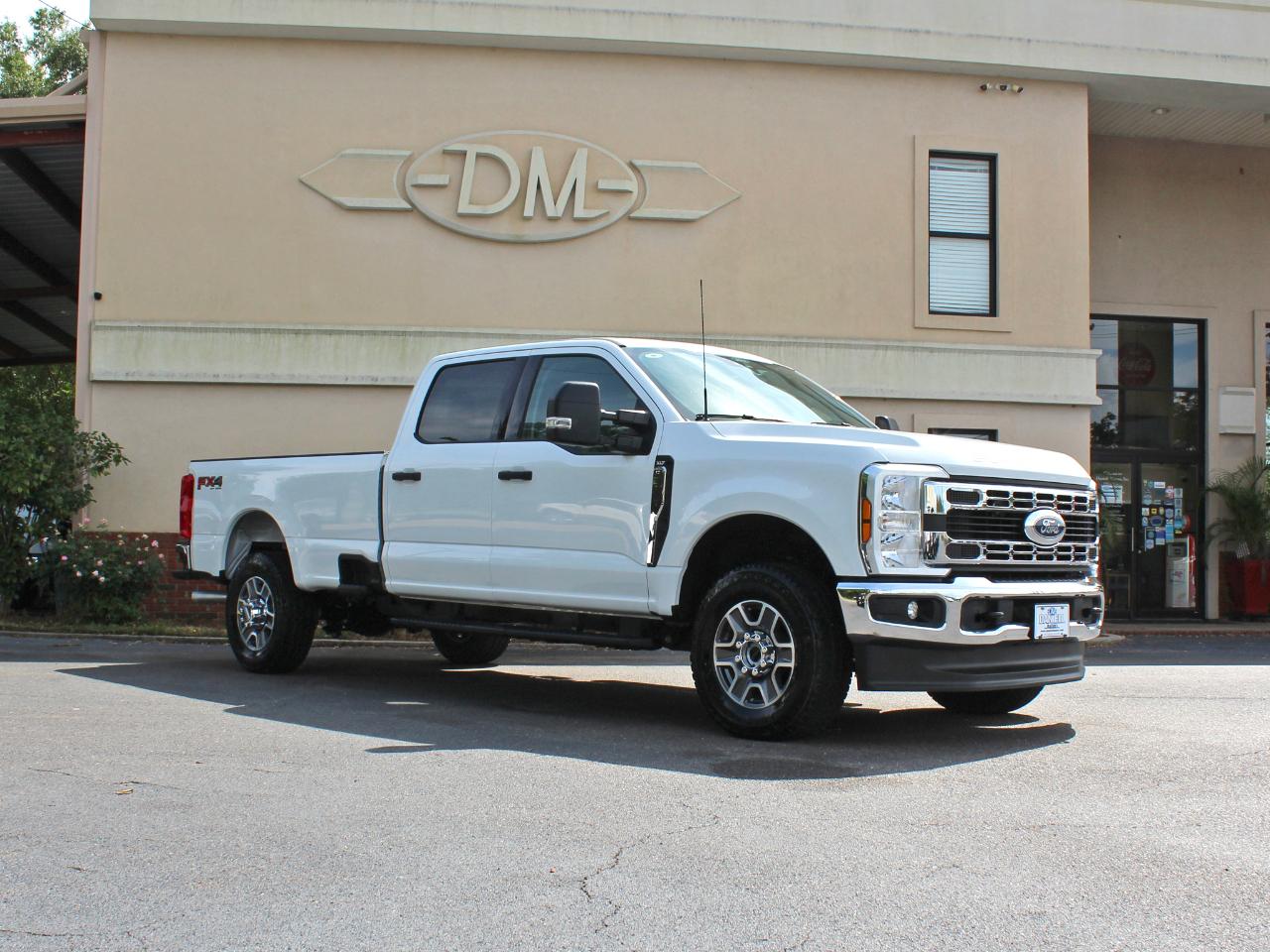 Ford F-350 SD XLT Crew Cab Long Bed 4WD 2025