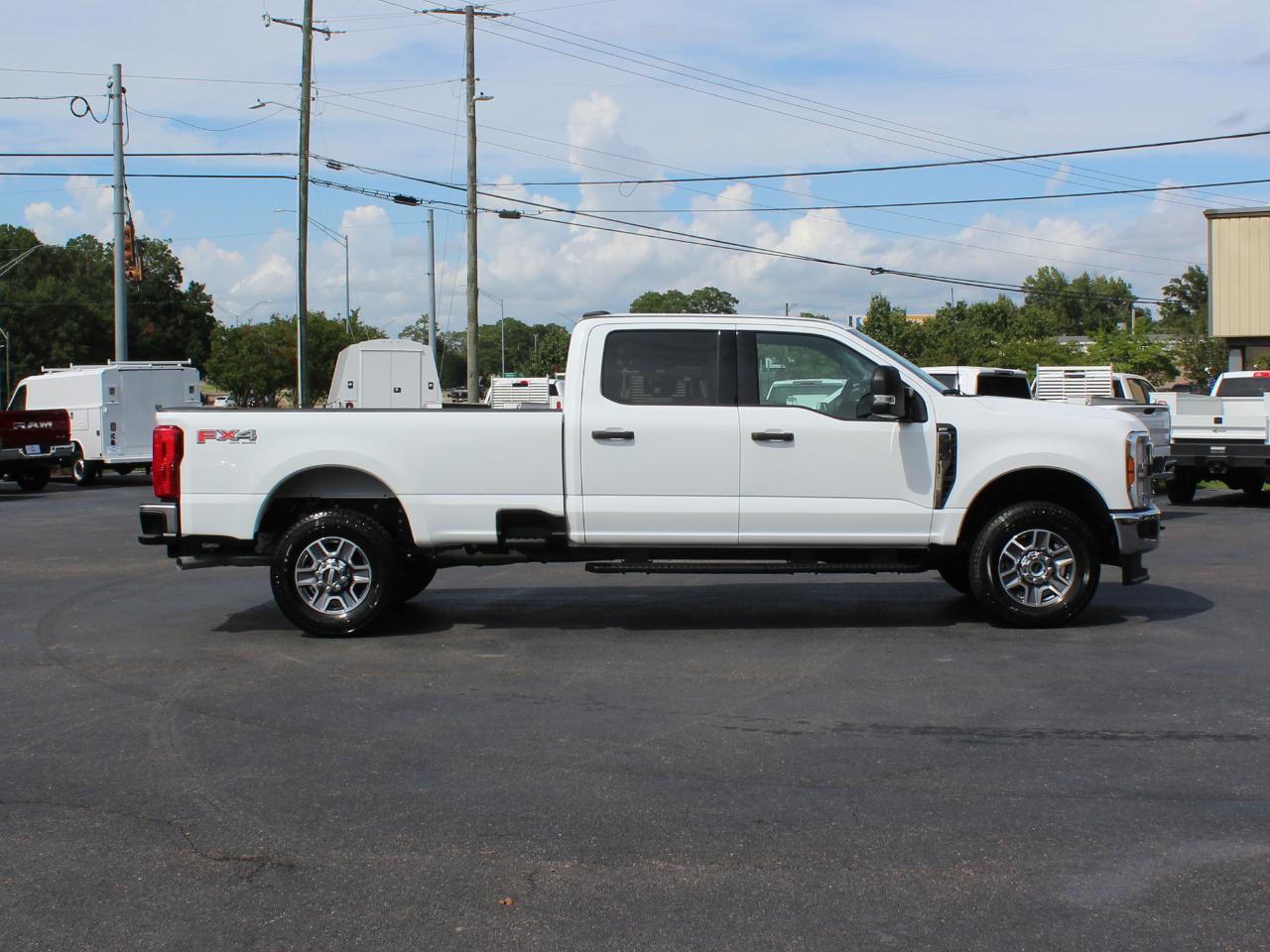 Ford F-350 SD XLT Crew Cab Long Bed 4WD 2025