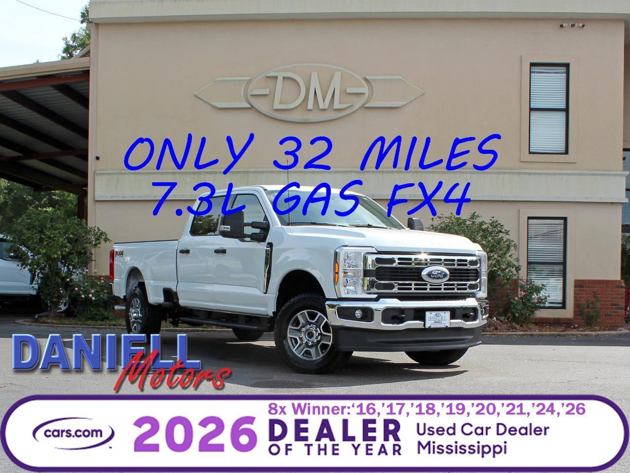 Ford F-350 SD XLT Crew Cab Long Bed 4WD 2025