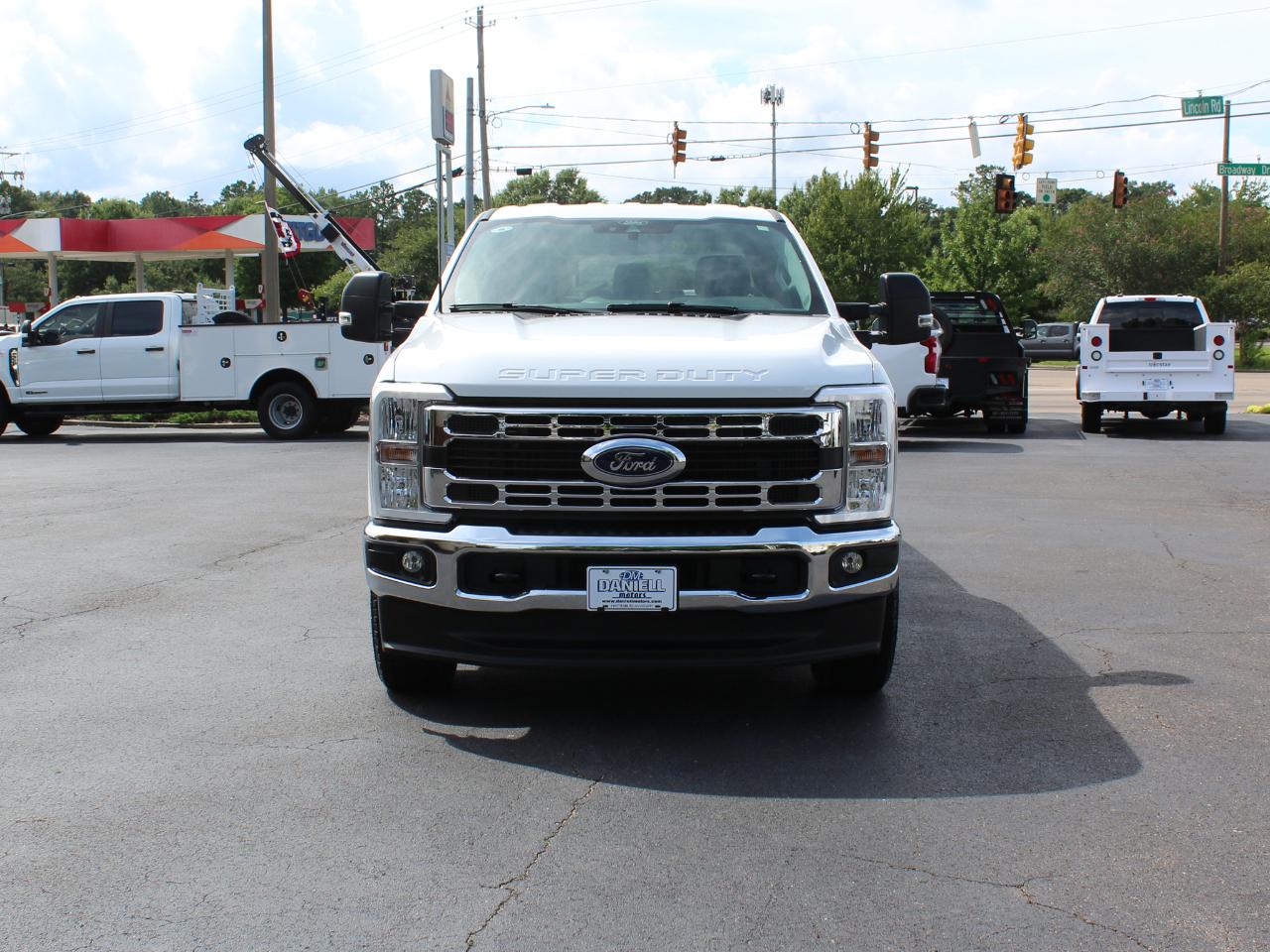 Ford F-350 SD XLT Crew Cab Long Bed 4WD 2025