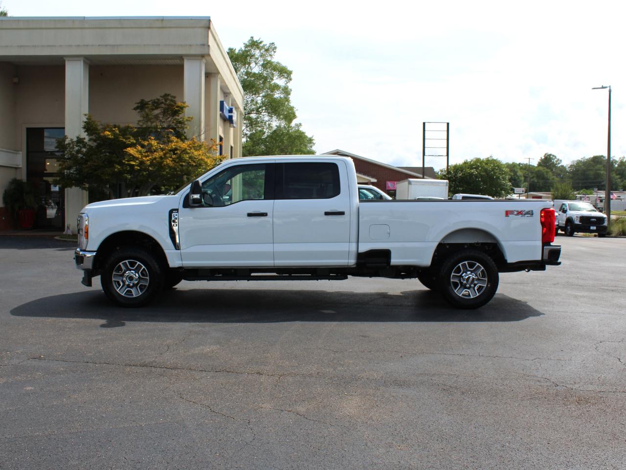 Ford F-350 SD XLT Crew Cab Long Bed 4WD 2025