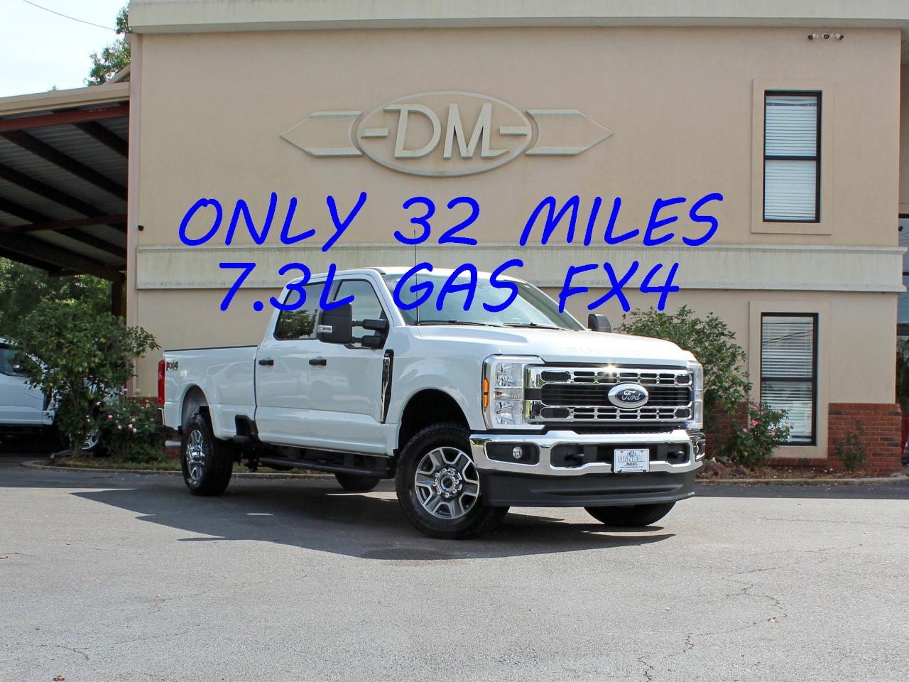 Ford F-350 SD XLT Crew Cab Long Bed 4WD 2025