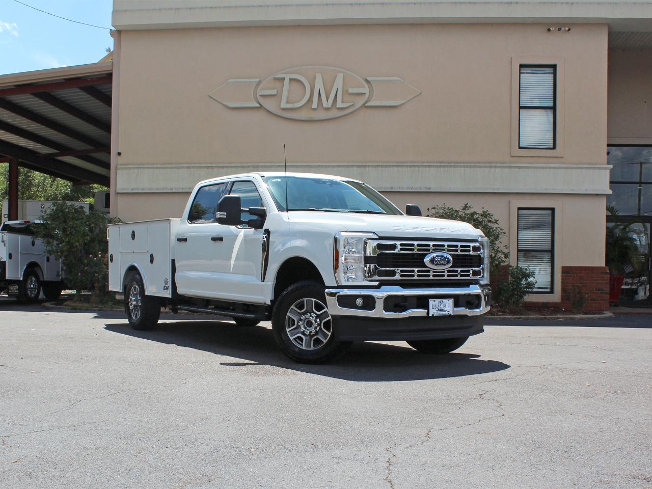 Ford F-350 SD XLT Crew Cab Long Bed 4WD 2025
