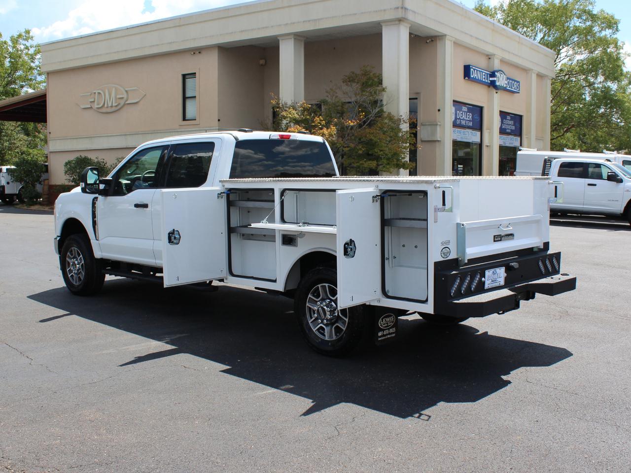 Ford F-350 SD XLT Crew Cab Long Bed 4WD 2025