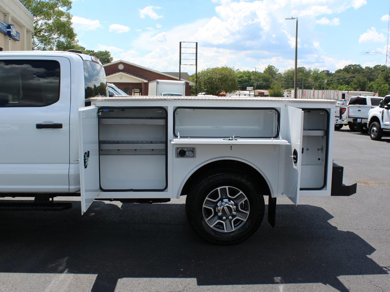Ford F-350 SD XLT Crew Cab Long Bed 4WD 2025