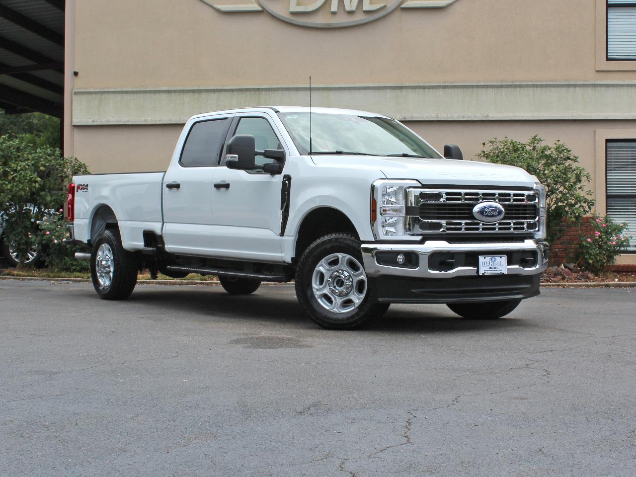 Ford F-350 SD XLT Crew Cab Long Bed 4WD 2025