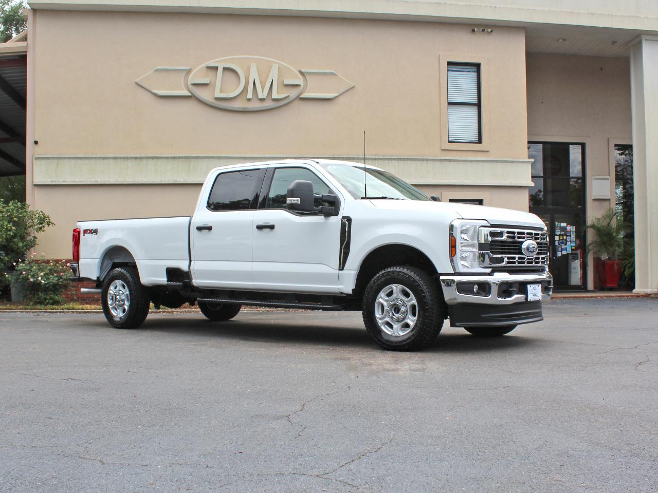 Ford F-350 SD XLT Crew Cab Long Bed 4WD 2025