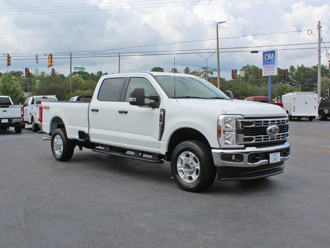 Ford F-350 SD XLT Crew Cab Long Bed 4WD 2025