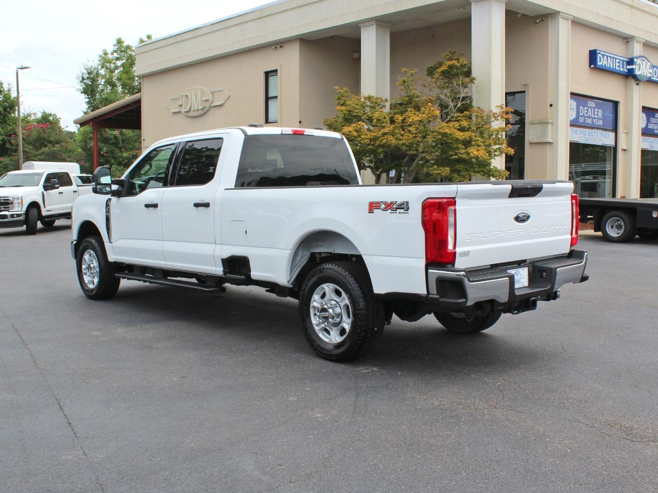 Ford F-350 SD XLT Crew Cab Long Bed 4WD 2025