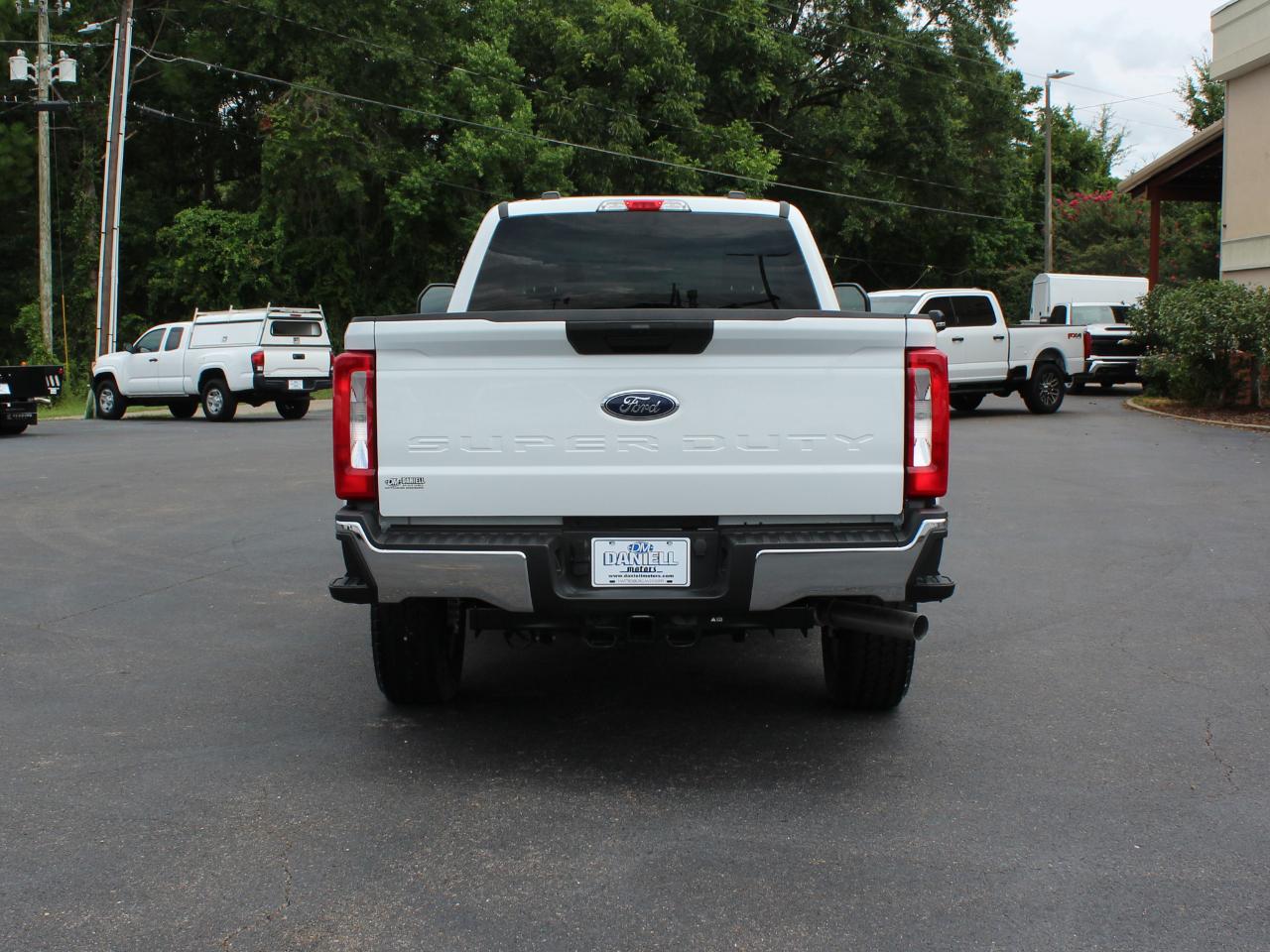 Ford F-350 SD XLT Crew Cab Long Bed 4WD 2025