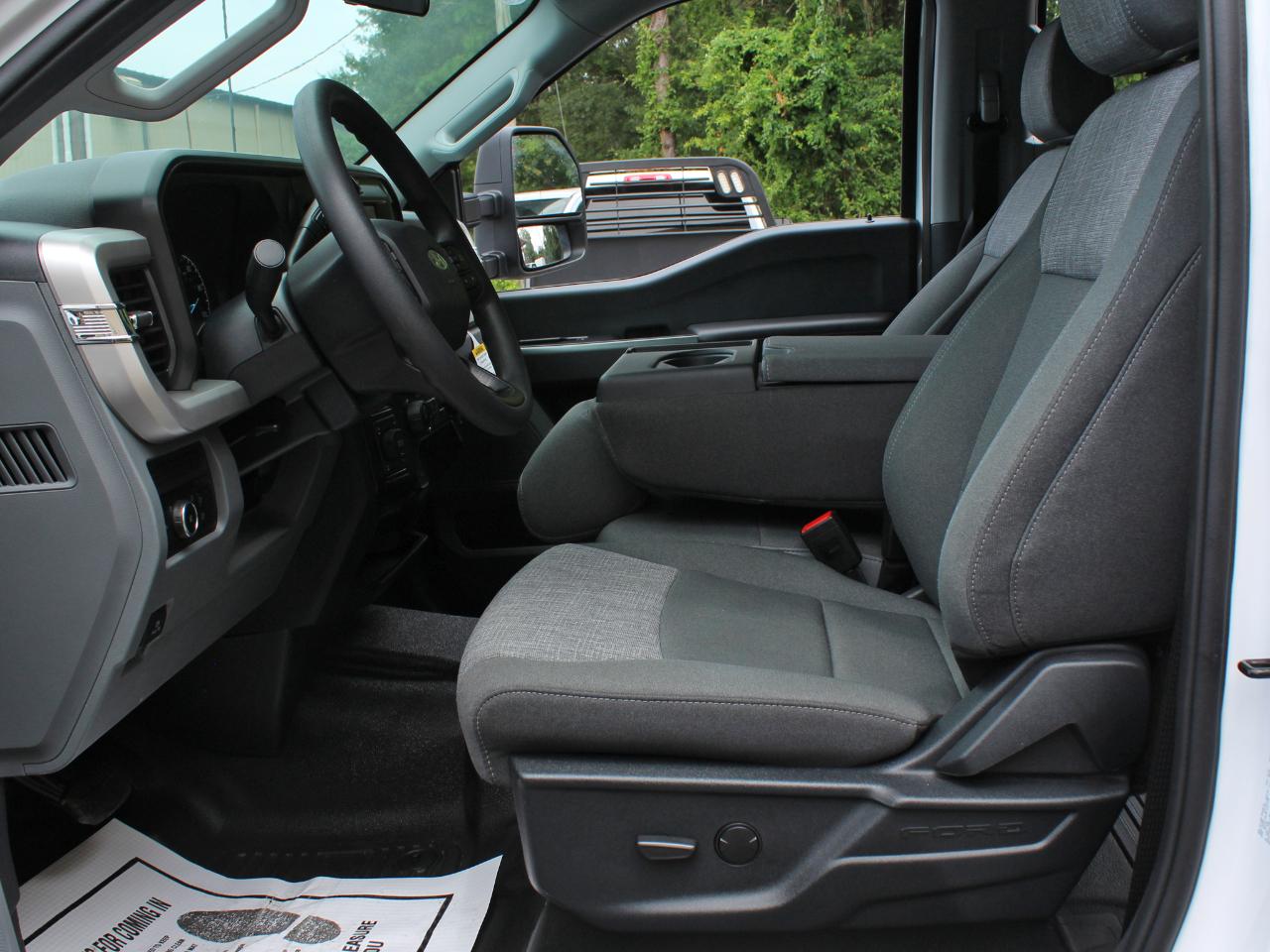 Ford F-350 SD XLT Crew Cab Long Bed 4WD 2025