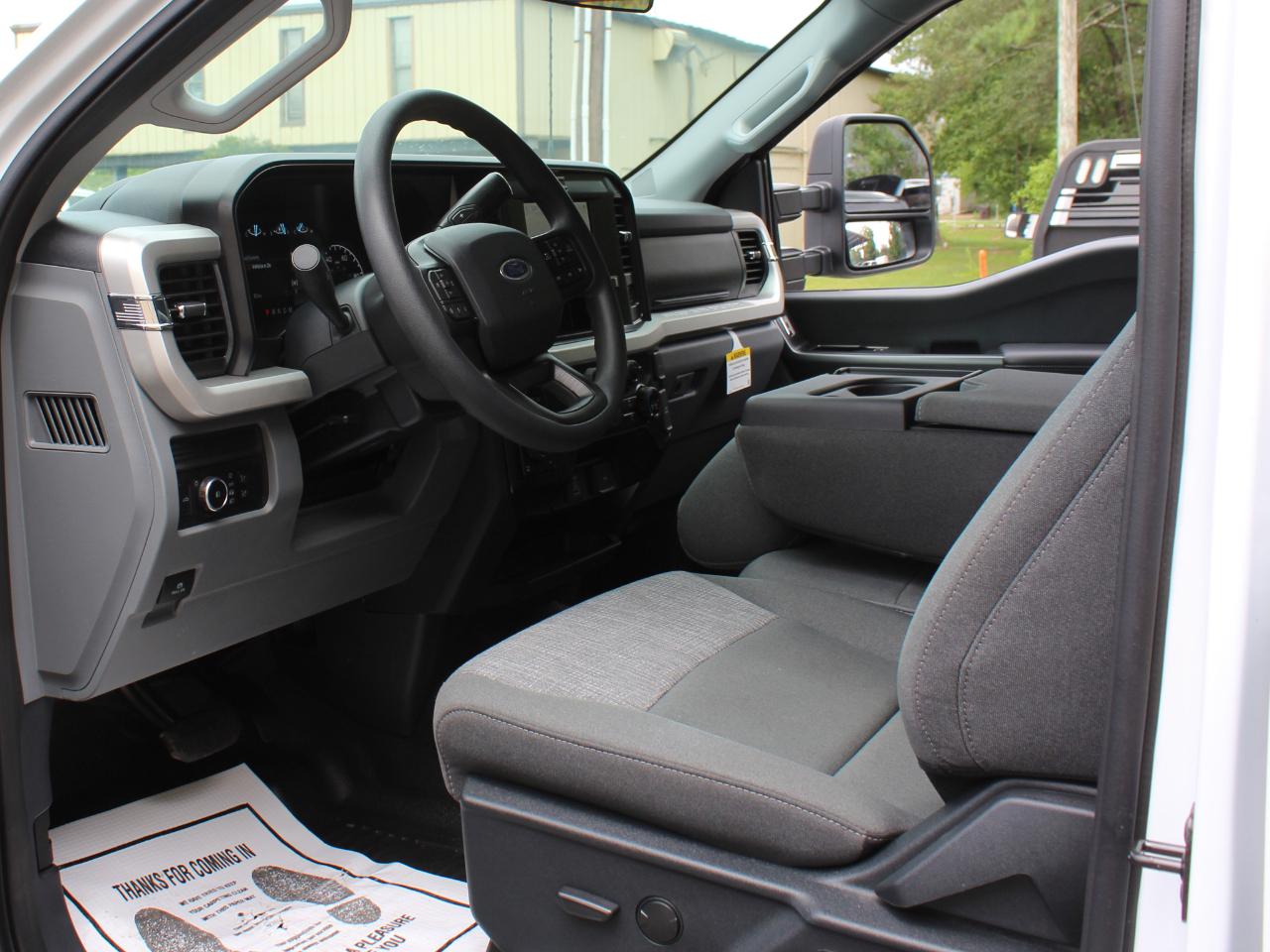 Ford F-350 SD XLT Crew Cab Long Bed 4WD 2025