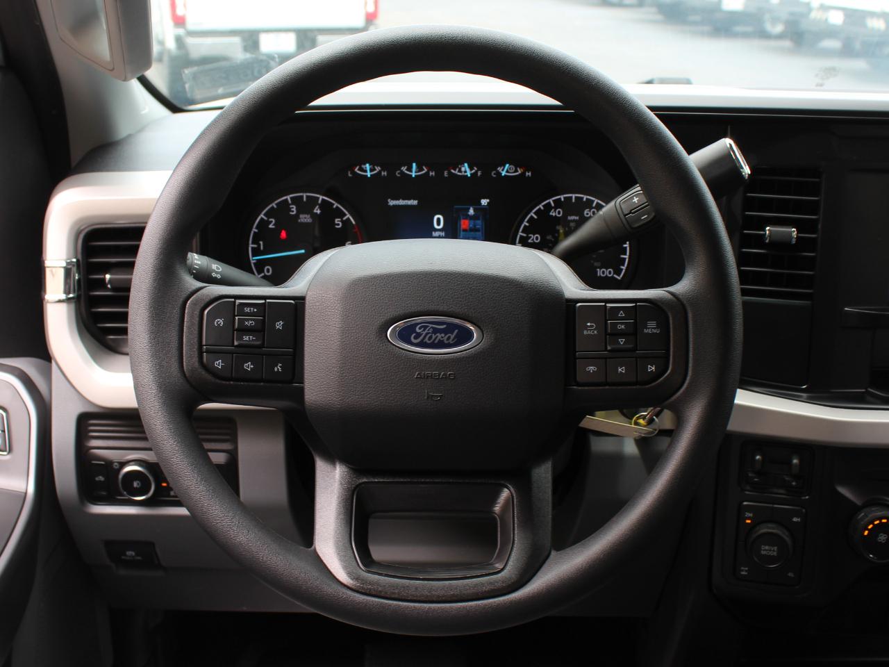 Ford F-350 SD XLT Crew Cab Long Bed 4WD 2025