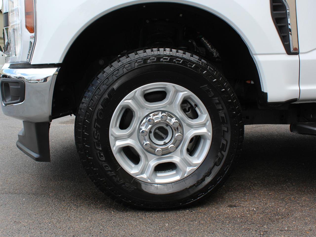 Ford F-350 SD XLT Crew Cab Long Bed 4WD 2025