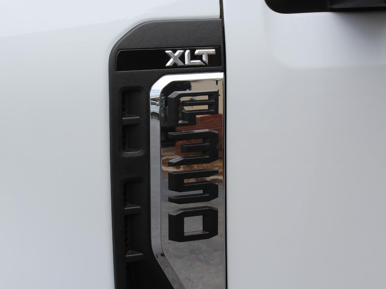 Ford F-350 SD XLT Crew Cab Long Bed 4WD 2025