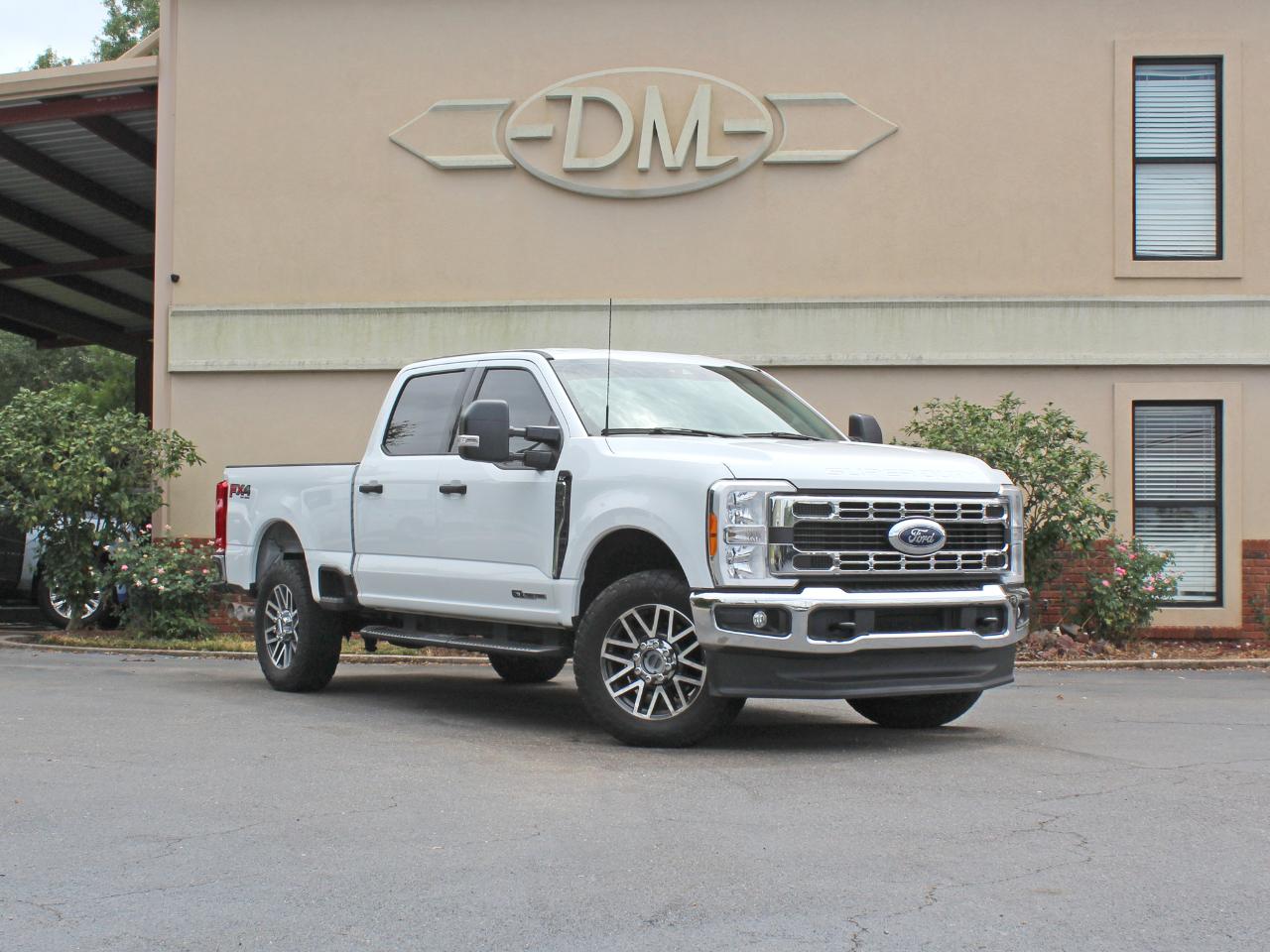 Ford F-250 SD XLT Crew Cab 4WD 2023