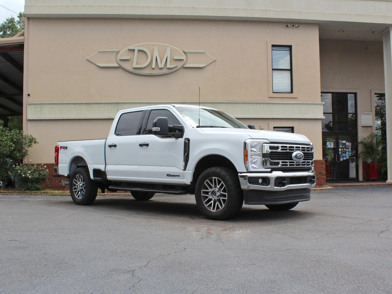 Ford F-250 SD XLT Crew Cab 4WD 2023