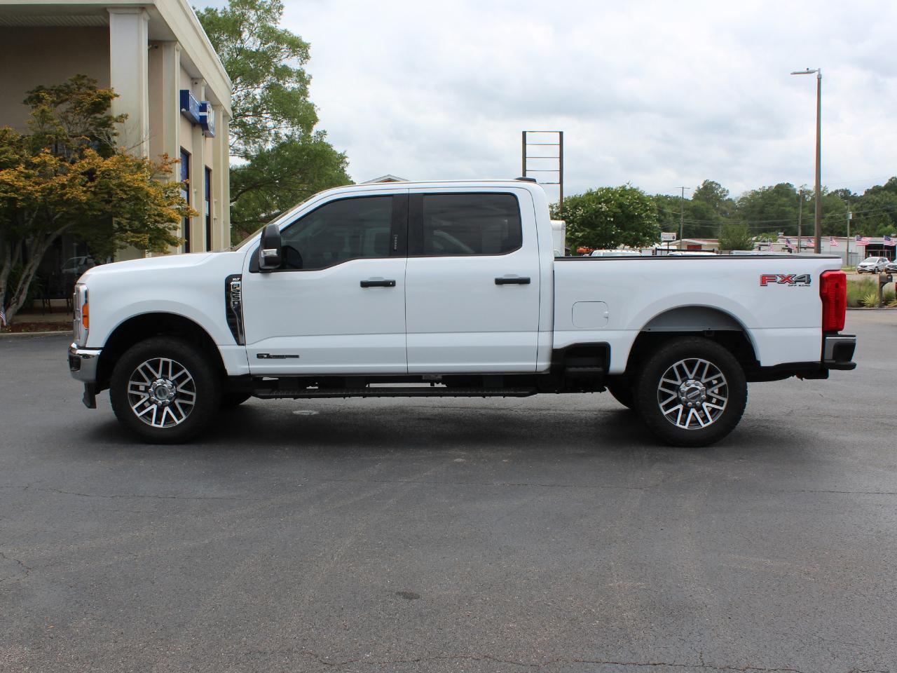 Ford F-250 SD XLT Crew Cab 4WD 2023