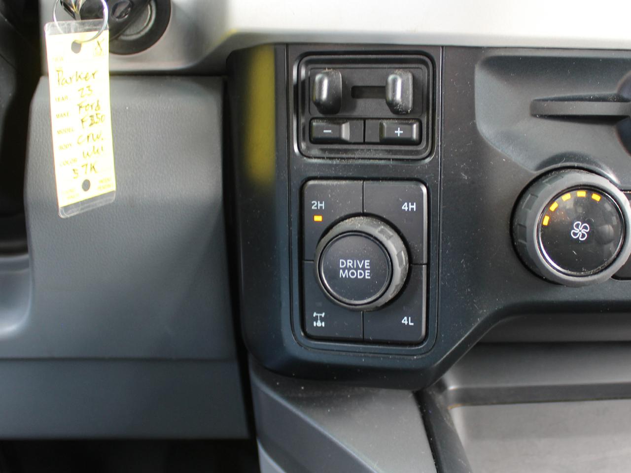Ford F-250 SD XLT Crew Cab 4WD 2023