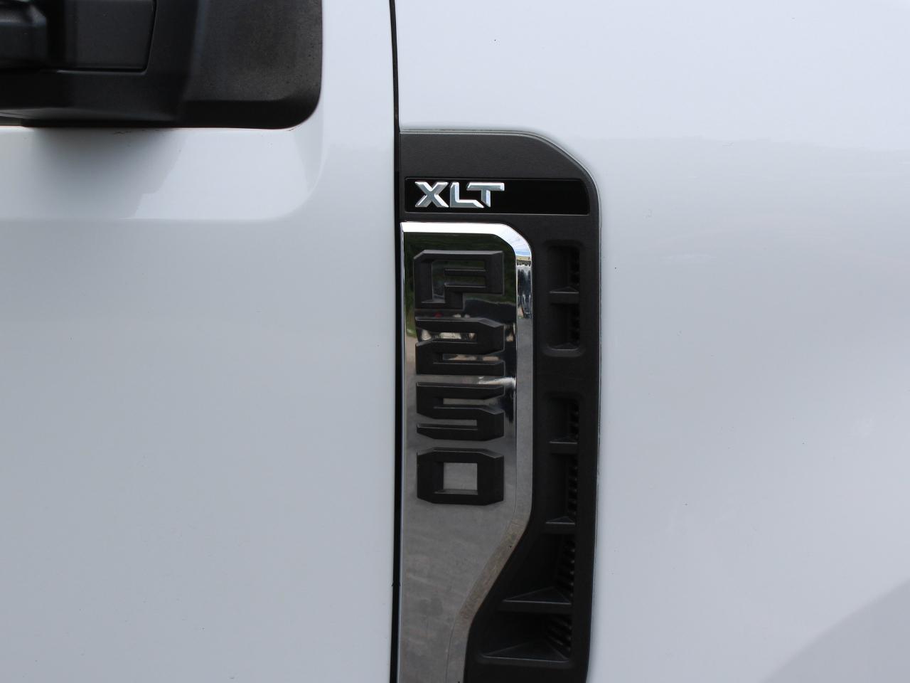 Ford F-250 SD XLT Crew Cab 4WD 2023