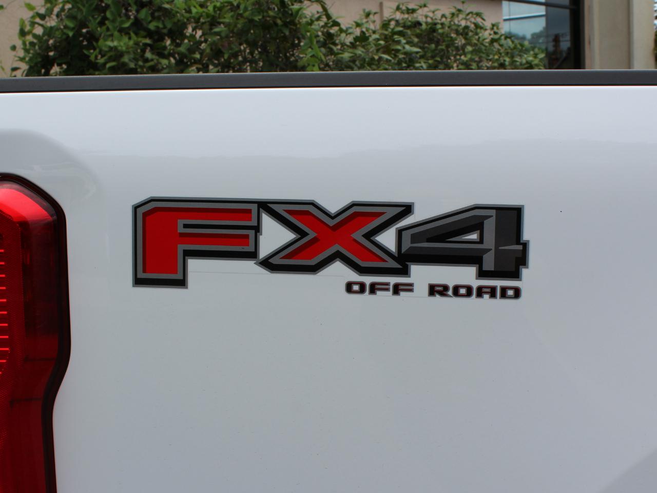 Ford F-250 SD XLT Crew Cab 4WD 2023