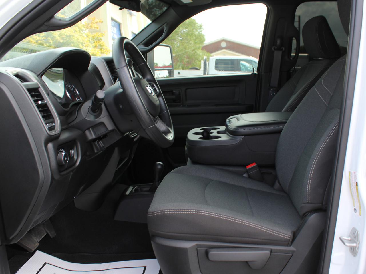 RAM 3500 Tradesman Crew Cab 4WD DRW 2024